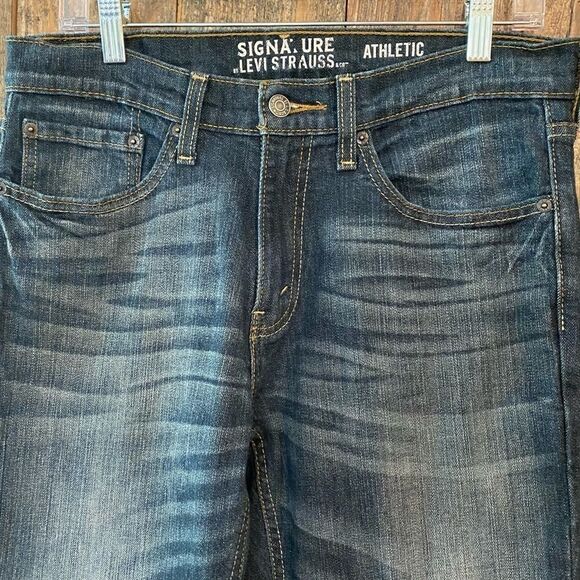 Levi’s Signature Men’s 32” Athletic Fit Blue Denim Whiskering Front Faded Jeans - Picture 4 of 6